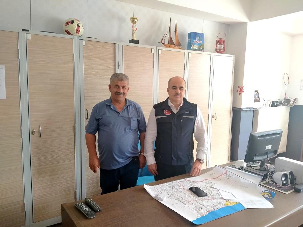Şehit Babası, Vali Dağlı'yı Ayancık'ta ziyaret etti - Vimarsana News