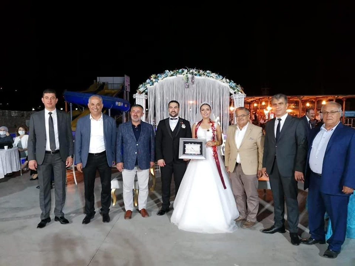 Siyasileri bir araya getiren düğün - Vimarsana News