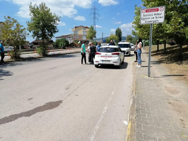 surucu adayi araci aniden durdu surucu kursu 2 14346132 o