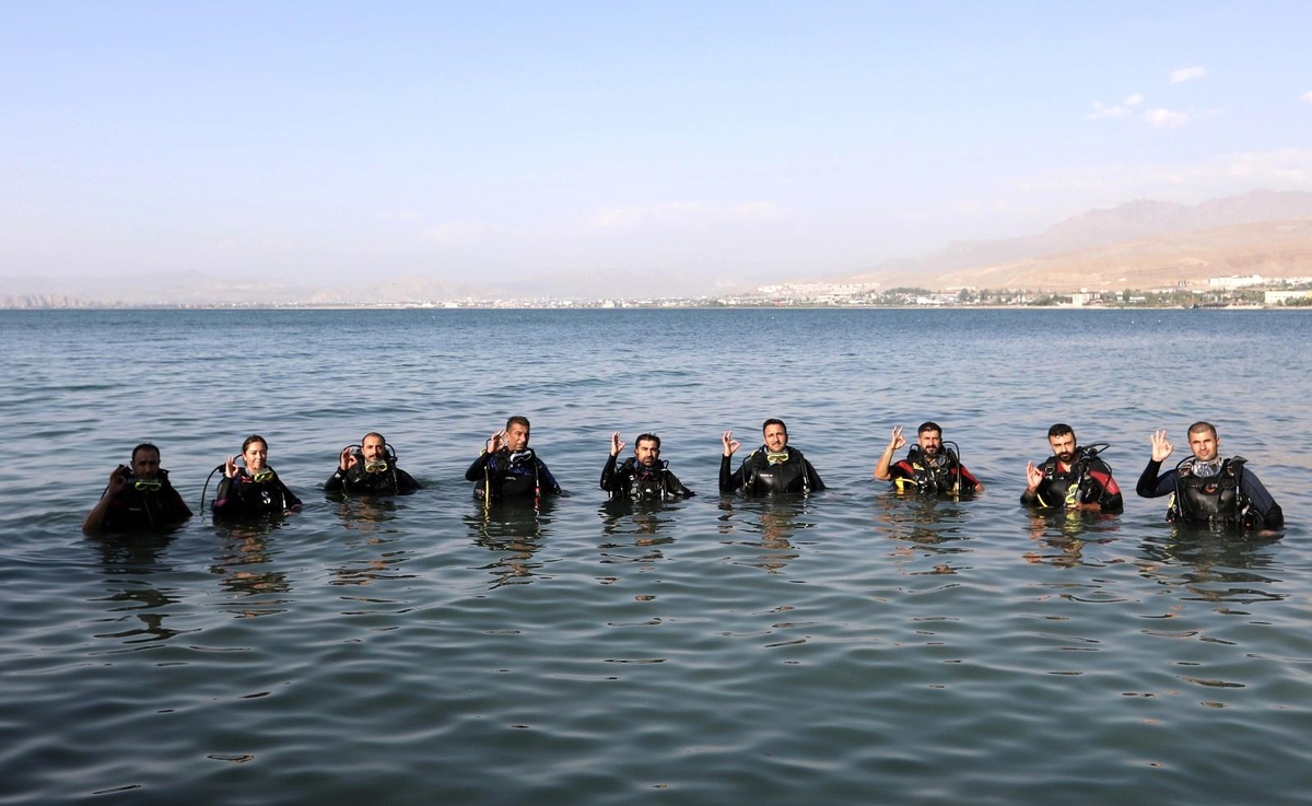 VAN BÜYÜKŞEHİR BELEDİYESİ SU ALTI ARAMA KURTARMA TİMİ KURDU - Vimarsana News