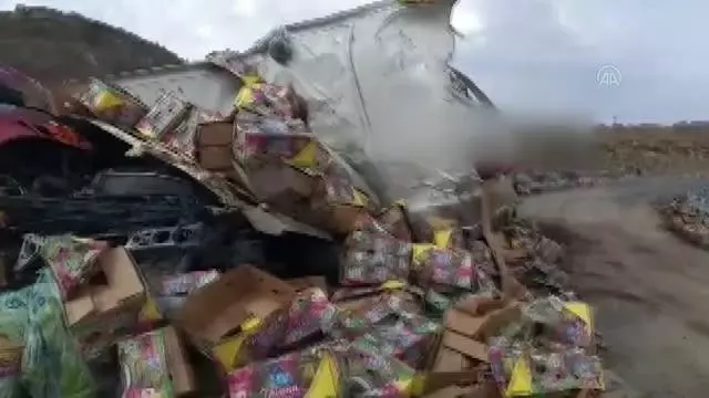 Son dakika haberleri... 2 tırın çarpıştığı kazada 1 kişi öldü