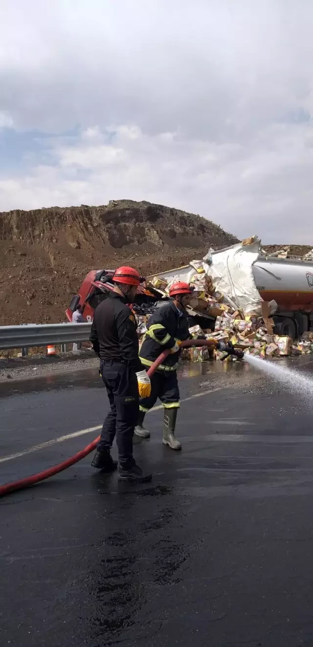 Son dakika haberleri... 2 tırın çarpıştığı kazada 1 kişi öldü