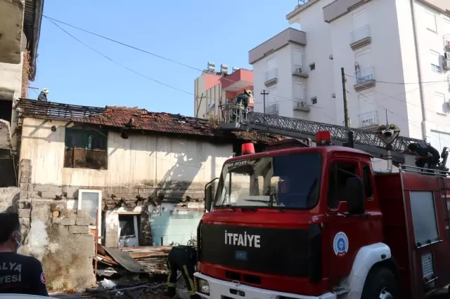 Antalya'da gecekondu yangında kullanılamaz hale geldi