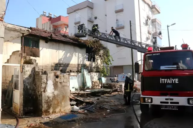 Antalya'da gecekondu yangında kullanılamaz hale geldi