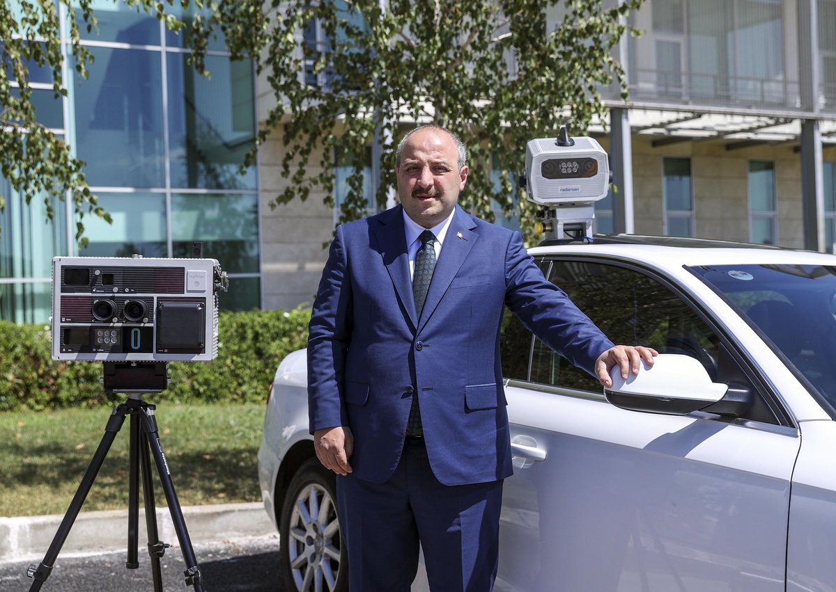 Bakan Varank, yapay zeka destekli teknolojik çözümler üreten firmayı ziyaret etti - Vimarsana News