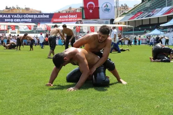 SPOR Denizli'de güreş şöleni başladı