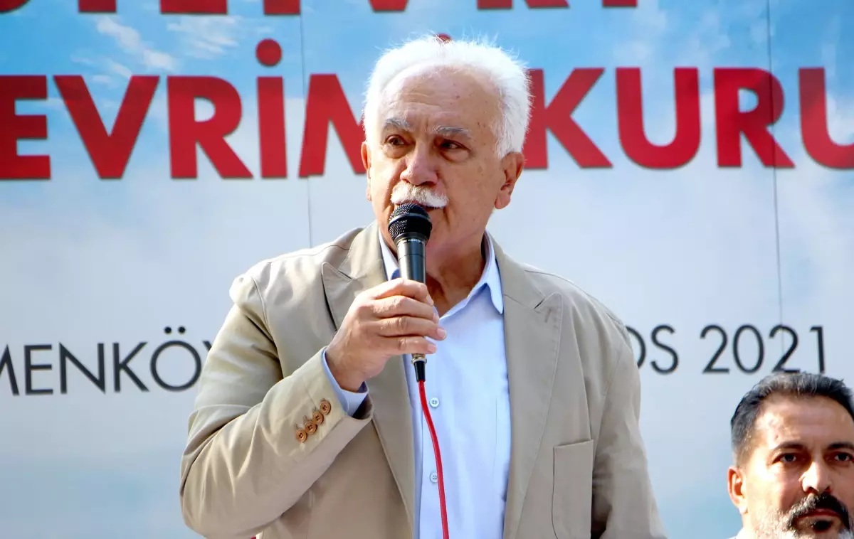 Doğu Perinçek, 'Üretim Devrimi Kurultayı'na katıldı