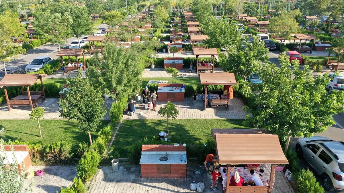 Karaarslan Piknik Bahçesi farklı konseptiyle dikkat çekiyor