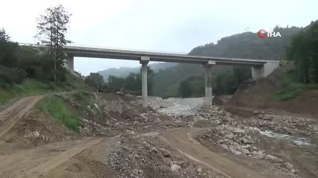 Geçtiğimiz yıl Giresun'da yaşanan selde şehit olan 5'i jandarma 6 kişi anıldı