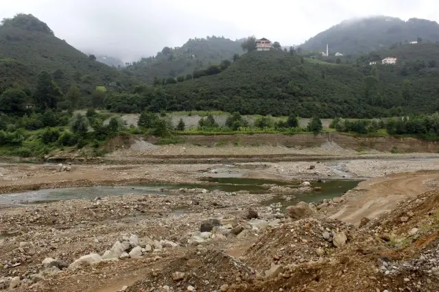 Geçtiğimiz yıl Giresun'da yaşanan selde şehit olan 5'i jandarma 6 kişi anıldı
