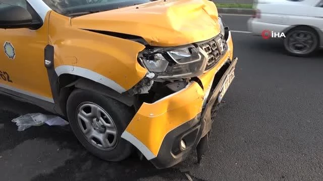 İki otomobilin karıştığı kazada kemerini takmayan yolcu yaralandı