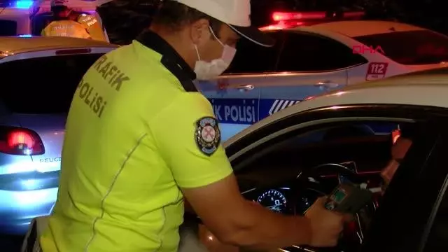 İSTANBUL'DA TRAFİK DENETİMİ KURALLARA UYMAYAN SÜRÜCÜLERE CEZA YAĞDI