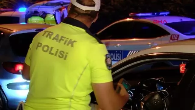 İSTANBUL'DA TRAFİK DENETİMİ KURALLARA UYMAYAN SÜRÜCÜLERE CEZA YAĞDI