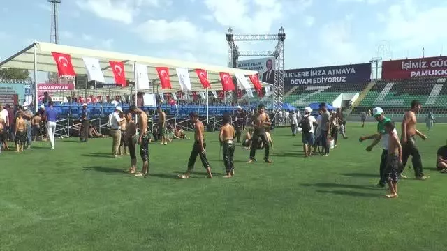 Pamukkale Yağlı Güreşleri başladı