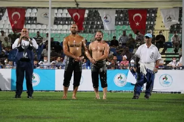 PAMUKKALE YAĞLI GÜREŞLERİ'NDE ALTIN KEMER ALİ GÜRBÜZ'ÜN OLDU