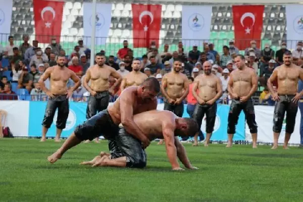 PAMUKKALE YAĞLI GÜREŞLERİ'NDE ALTIN KEMER ALİ GÜRBÜZ'ÜN OLDU