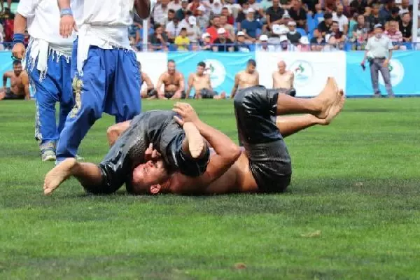PAMUKKALE YAĞLI GÜREŞLERİ'NDE ALTIN KEMER ALİ GÜRBÜZ'ÜN OLDU