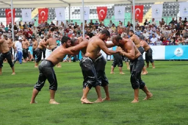 PAMUKKALE YAĞLI GÜREŞLERİ'NDE ALTIN KEMER ALİ GÜRBÜZ'ÜN OLDU