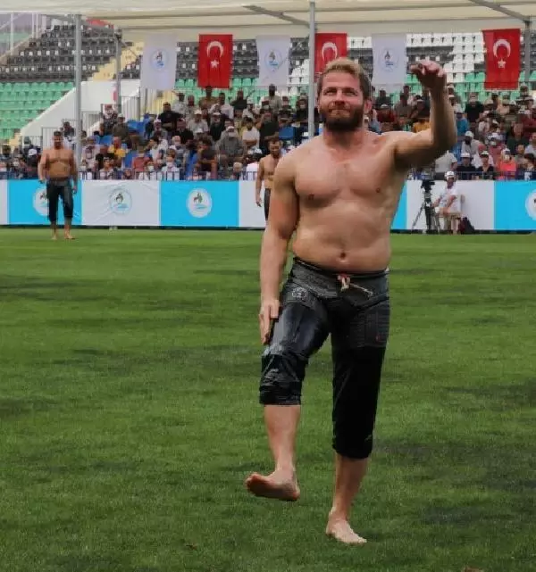 PAMUKKALE YAĞLI GÜREŞLERİ'NDE ALTIN KEMER ALİ GÜRBÜZ'ÜN OLDU