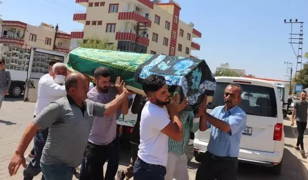 POZ VERİRKEN ÇATIDAN DÜŞEN KÜBRA, TOPRAĞA VERİLDİ