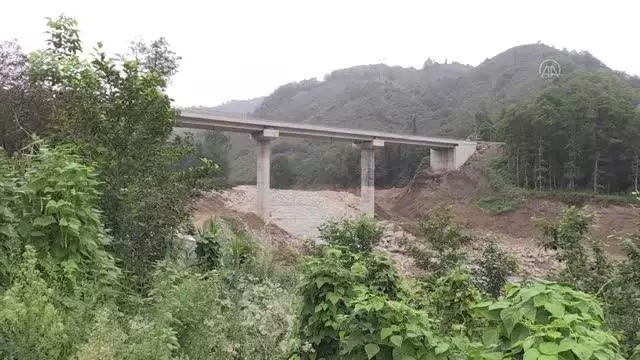 Sel afetinin birinci yılında şehit askerler ile kayıp operatör anıldı