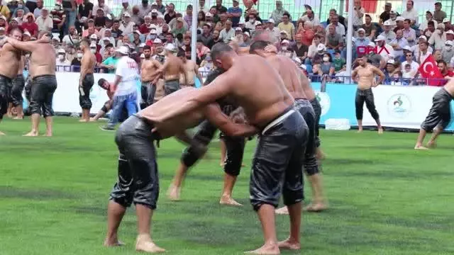 PAMUKKALE YAĞLI GÜREŞLERİ'NDE ALTIN KEMER ALİ GÜRBÜZ'ÜN OLDU