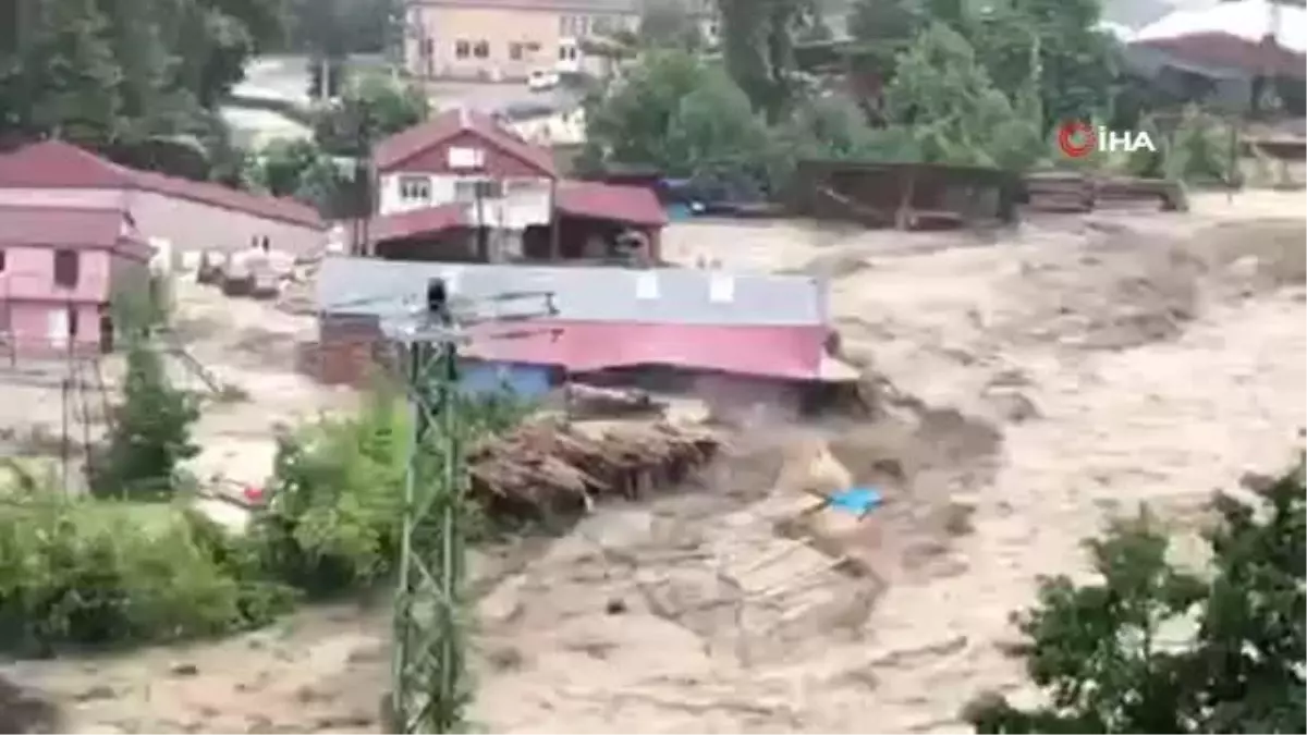 Son dakika... Türkeli'de selden bir fabrikanın yıkılma anı kameralara yansıdı