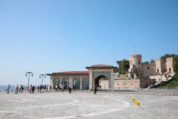 Yassıada darbeyi yaşayan ziyaretçilerin akınına uğradı