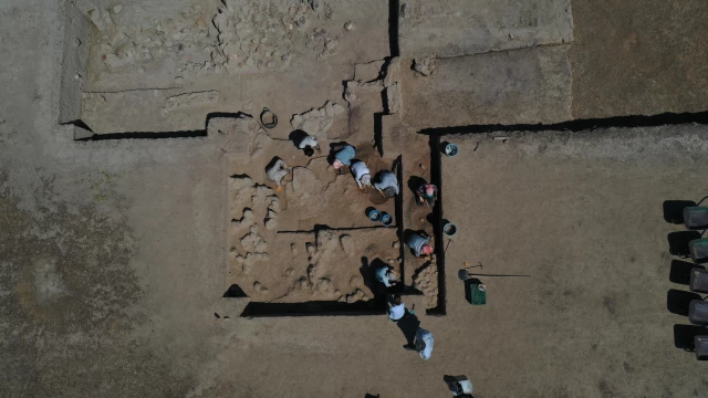 Aydın Tepecik Höyüğü'nde 3500 yıllık "seramik fırın" bulundu
