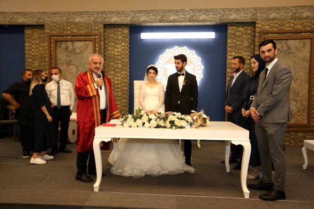 baskan aygun cemiyetlere katildi 2 14348795 o