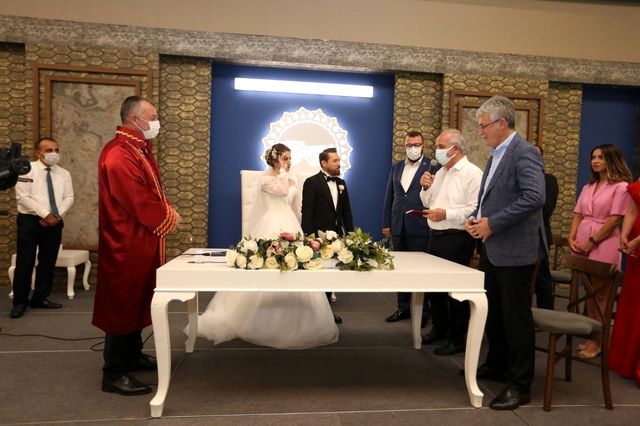 baskan aygun cemiyetlere katildi 3 14348795 o