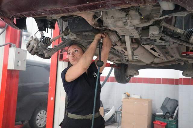 Bolu'da bu işi yapan tek kadın! 'Yapamazsın' diyenlere inat 3 yıldır ustalık yapıyor