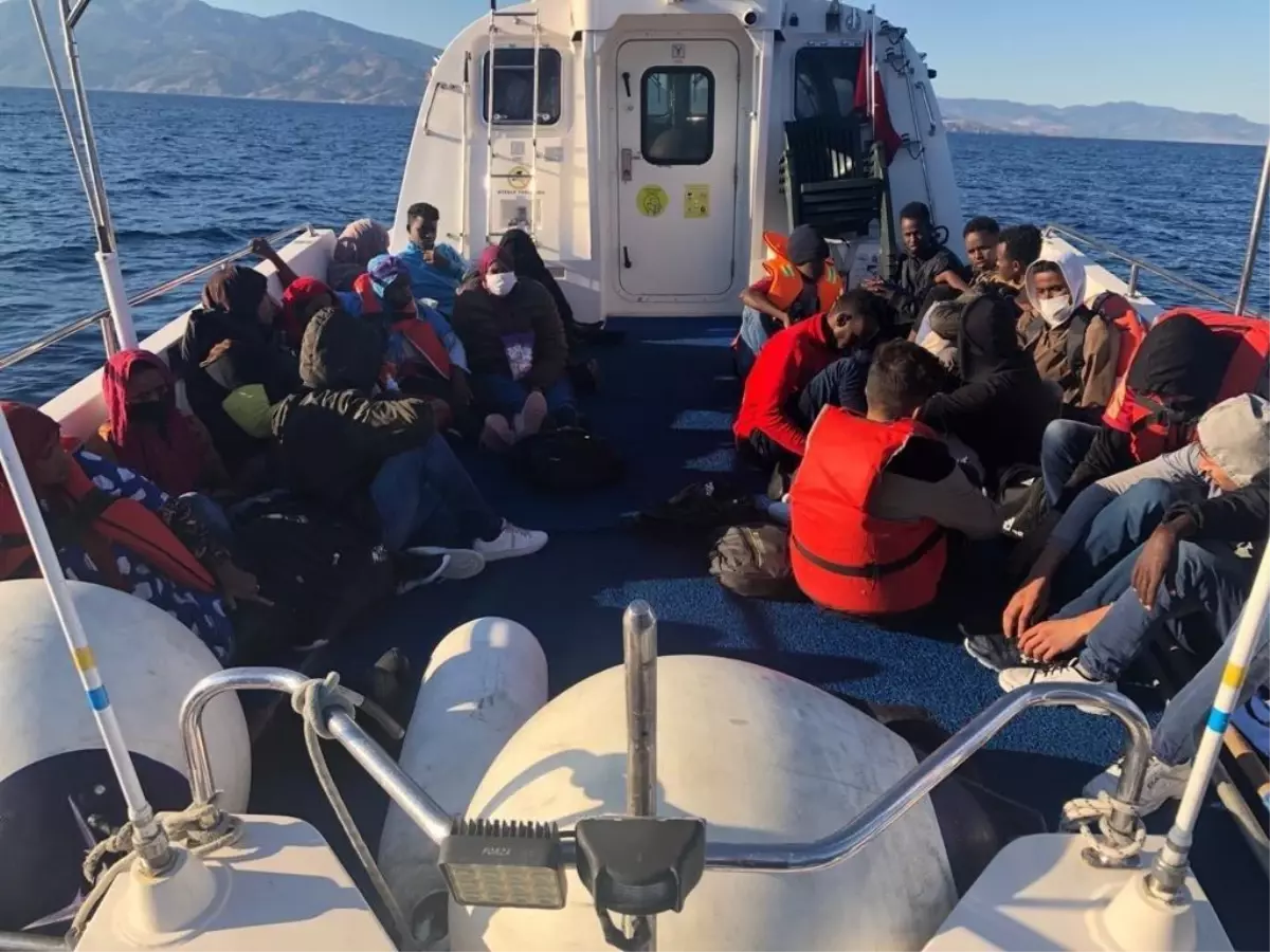 Çanakkale'de Türk kara sularına itilen 52 sığınmacı kurtarıldı