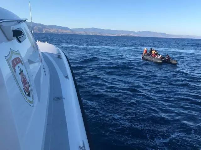Çanakkale'de Türk kara sularına itilen 52 sığınmacı kurtarıldı