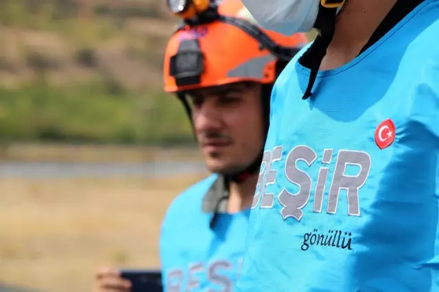 Elazığ depreminin merkez üssünde enkaz arama ve kurtarma tatbikatı