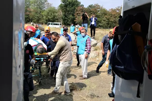 Elazığ depreminin merkez üssünde enkaz arama ve kurtarma tatbikatı