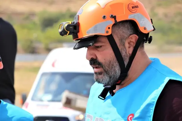 Elazığ depreminin merkez üssünde enkaz arama ve kurtarma tatbikatı