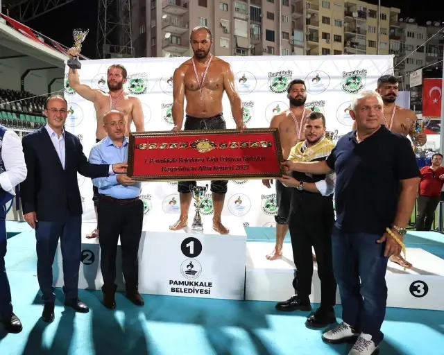 Er meydanının yiğitleri Pamukkale'den geçti