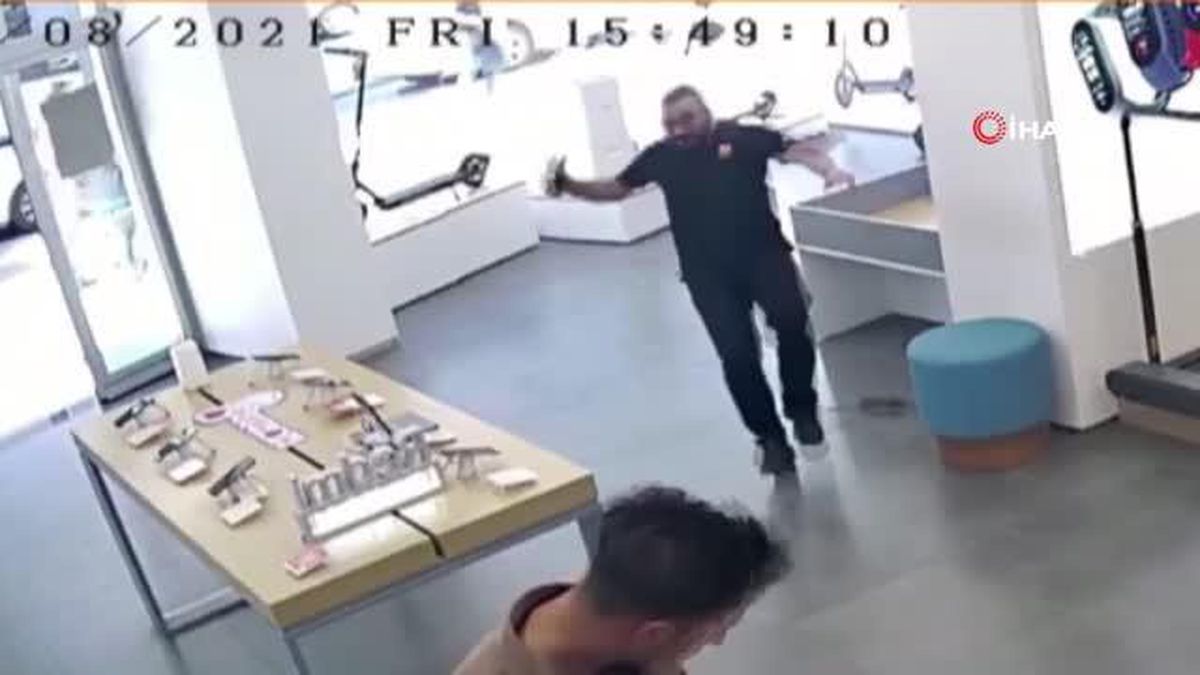 Fare korkusundan tepetaklak oldu...Gülümseten anlar kameralara yansıdı