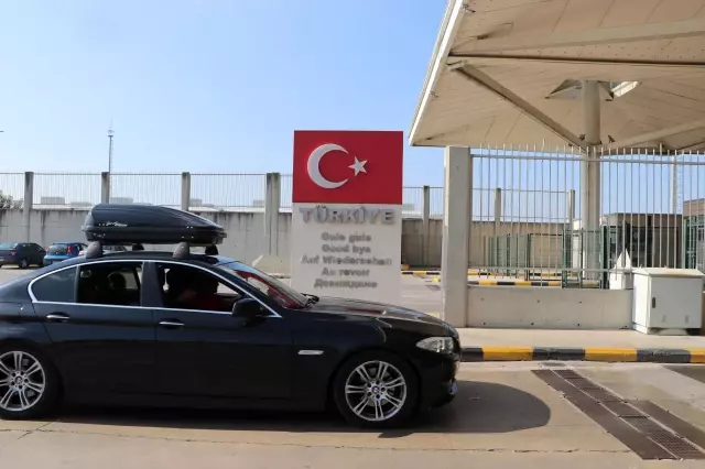 Gurbetçiler İnsanın memleketi gibisi yok diyerek dönüşlerini sürdürüyor