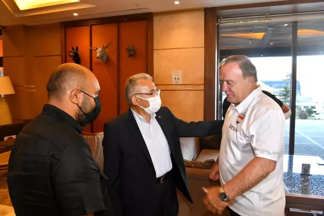 Vali Günaydın ve Başkan Büyükkılıç'tan, Irak A Milli Futbol Takımı'na ziyaret