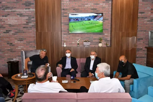 Vali Günaydın ve Başkan Büyükkılıç'tan, Irak A Milli Futbol Takımı'na ziyaret