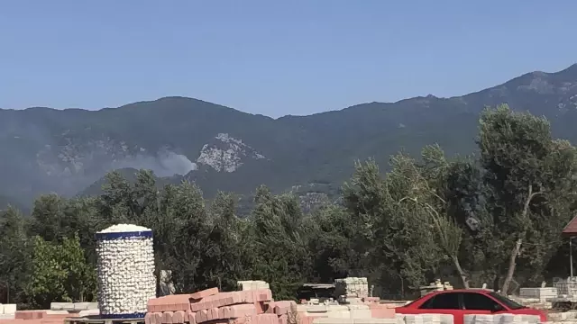 BALIKESİR - Kazdağları'nda çıkan orman yangınlarına havadan ve karadan müdahale ediliyor (12)