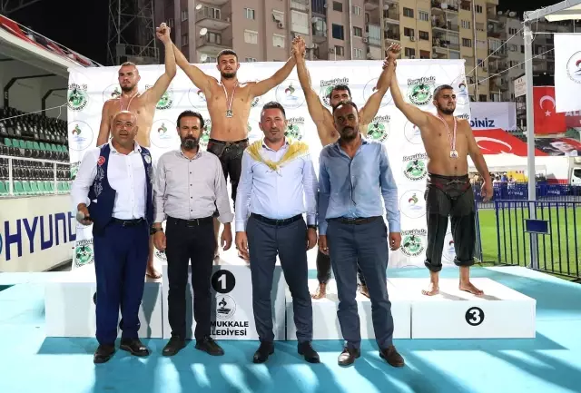Pamukkale Yağlı Güreşlerinde başpehlivan Ali Gürbüz oldu