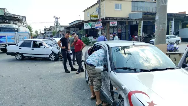 Sanayide iki otomobil çarpıştı: 1 yaralı