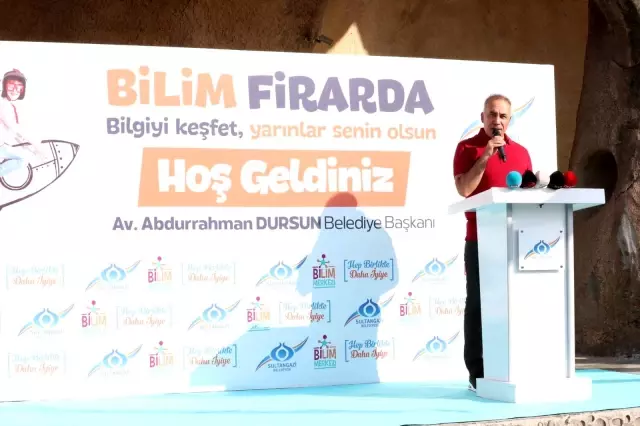 Sultangazi'de 'Bilim Firarda' otobüsü çocuklarla buluştu