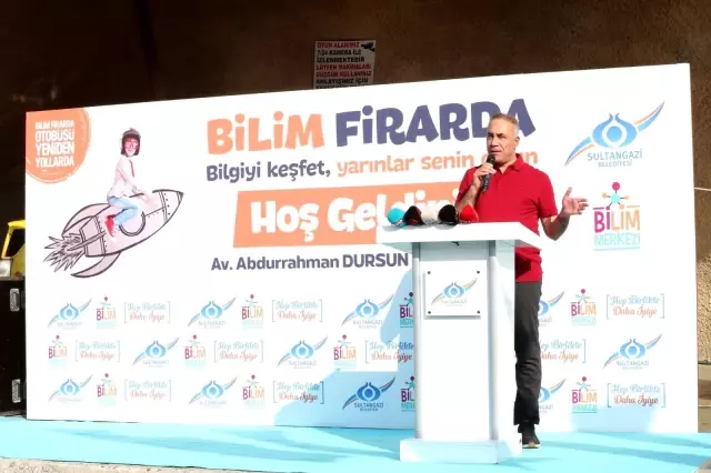 Sultangazi'de 'Bilim Firarda' otobüsü çocuklarla buluştu