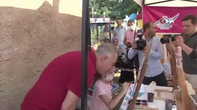 Sultangazi'de 'Bilim Firarda' otobüsü çocuklarla buluştu