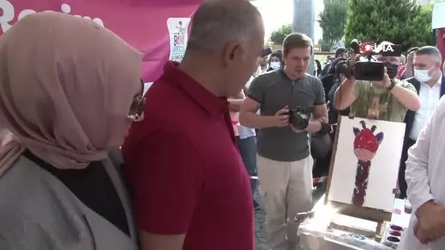 Sultangazi'de 'Bilim Firarda' otobüsü çocuklarla buluştu