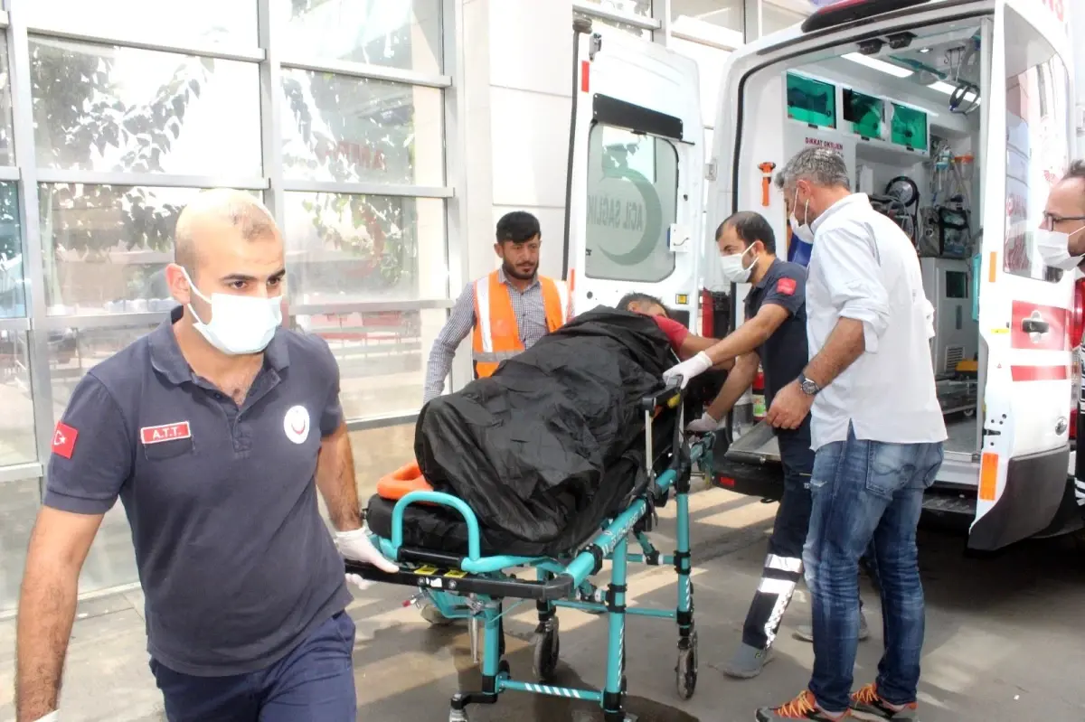 Üzerine iskele düşen işçi yaralandı